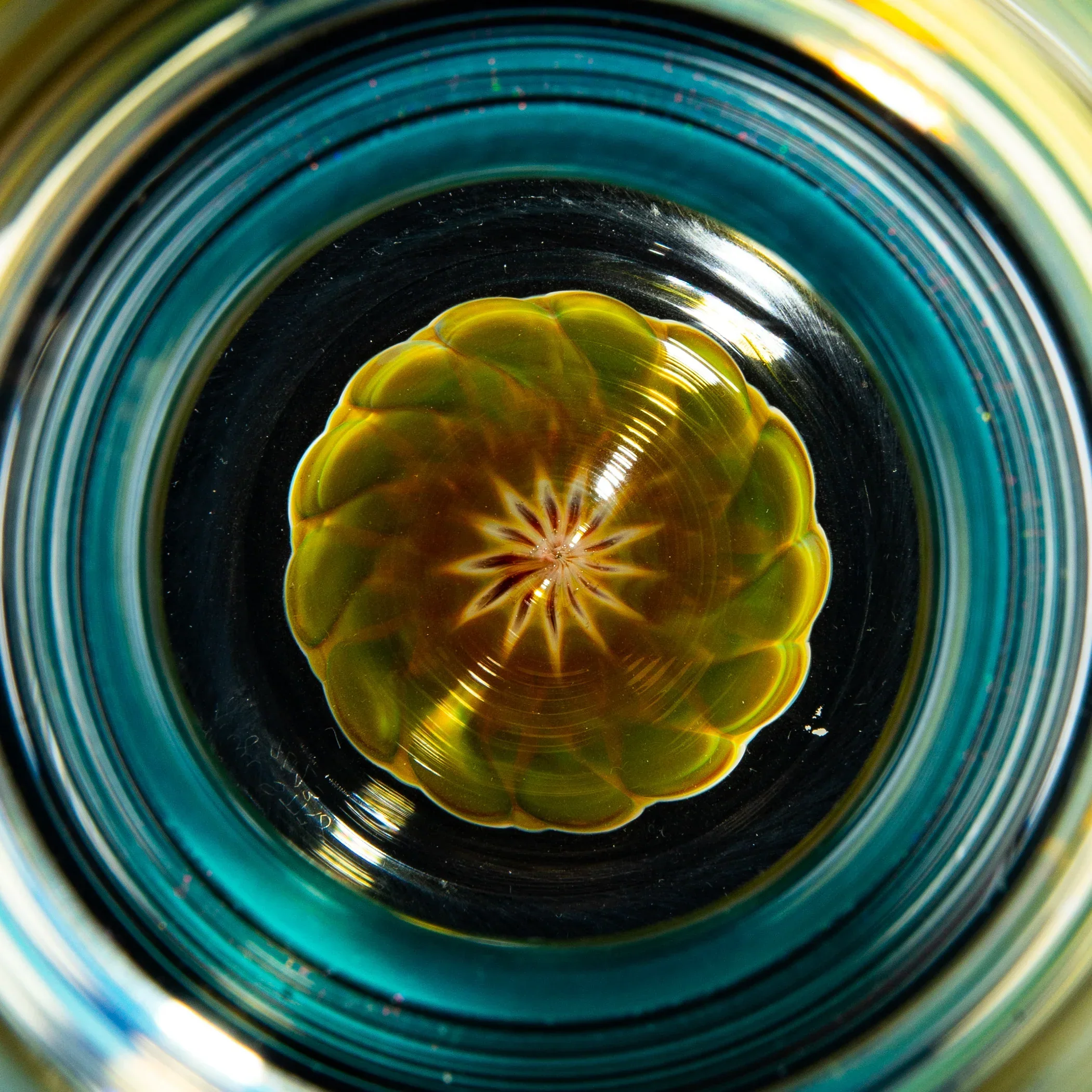 Juju x STR8 Glass - Amber Purple Dotstack Pint Glass - Image 3