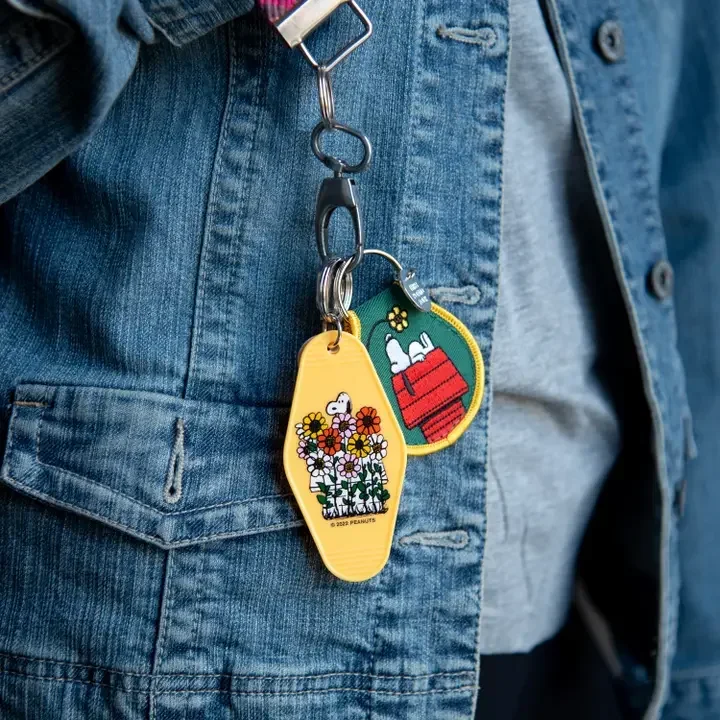 Three Potato Four - Snoopy Doghouse Flower Keychain - Image 2
